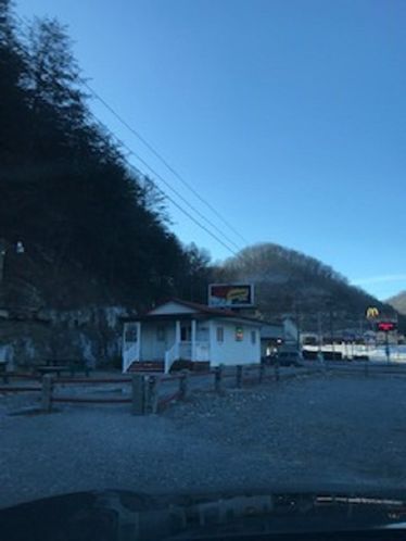101 Village Dr, Prestonsburg, KY 41653